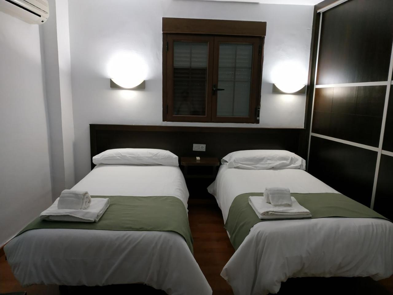 Hostal Esencia De Azahar Cordoba Luaran gambar